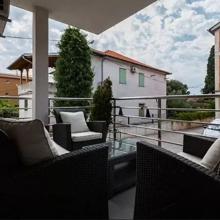 Plutus Biograd Na Moru