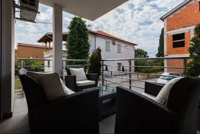 Plutus Biograd Na Moru